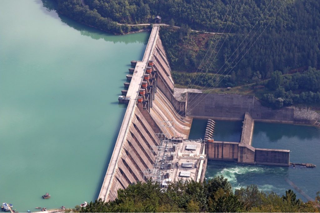 Solar Energy Vs. Hydropower: What’s The Difference? 3 Hydroelectric power plant