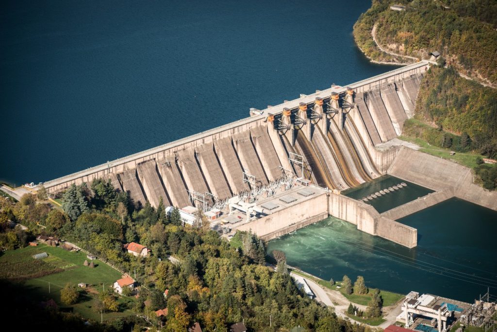 Solar Energy Vs. Hydropower: What’s The Difference? 1 Hydropower plant